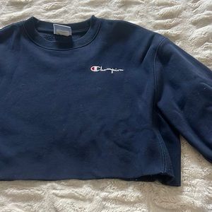 Champion Cropped Sweatshirt. Size Medium. Navy Blue